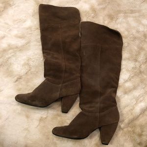 Brown slouchy boot with heel